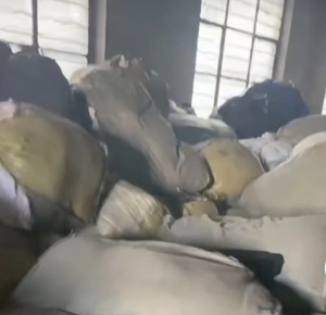 出售库存染色布，涤棉布，包边布，口袋布，里料布，大布头