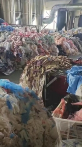 出售化纤布，牛津布，花布，色布，涤纶废布