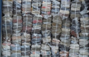 旧衣服加工厂长期大量出售分拣好的二手鞋子，对鞋、旧衣服，精品包包