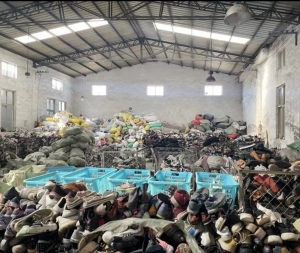 长期大量出售优质运动鞋，精品鞋，库存鞋，大码鞋