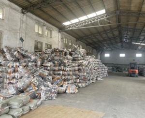 出售名牌鞋，对鞋，旧鞋，大码运动鞋，皮鞋，皮包，童鞋，拖鞋等精品鞋子