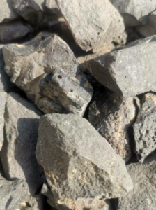 大量供应铬铁渣，大小块料