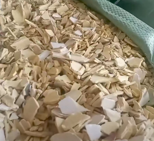 出售PVC大白发泡破碎料，喷涂发泡破碎料，墙板破碎料，杂发泡破碎料