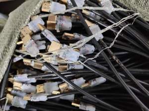 出售镀金废插头，废电线