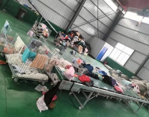 长期大量出售旧衣服，夏装统货，冬装通货，鞋子包包等