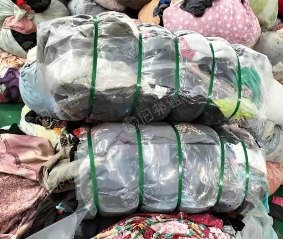 长期大量出售旧衣服,夏装统货,冬装通货,鞋子包包等