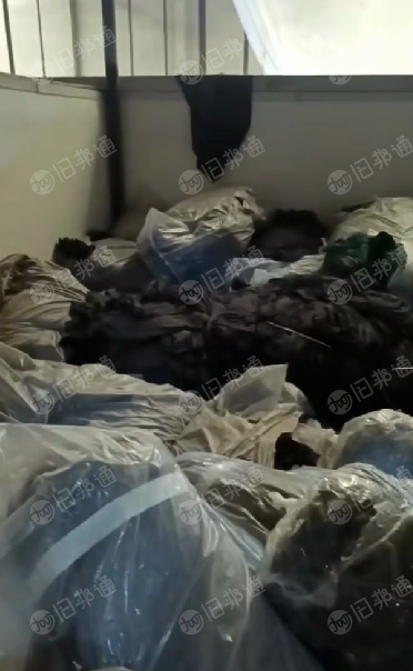出售牛奶丝拉毛五吨六七左右,三个颜色,一个批号正品,门幅一米八五,克重一百八