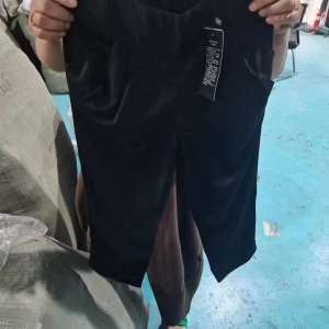 出售库存女裤带吊牌3吨多