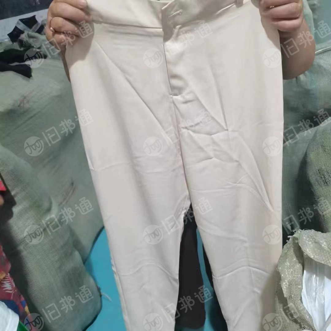 出售库存女裤带吊牌3吨多