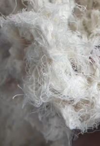 长期出售全棉精纺回丝，全棉边纱，纯棉浆纱，布边纱等