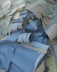 出售pvc皮革大小卷材料，需要的联系！