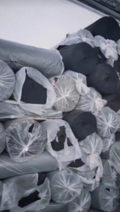 出售黑色针刺无纺布，含白丝，100克1.5米，8吨左右！