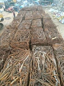 长期出售废钢筋压块，大量现货