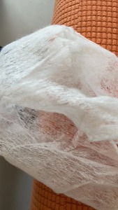 出售涤纶无纺布边角料，只能开花，不能造粒，现货23吨左右