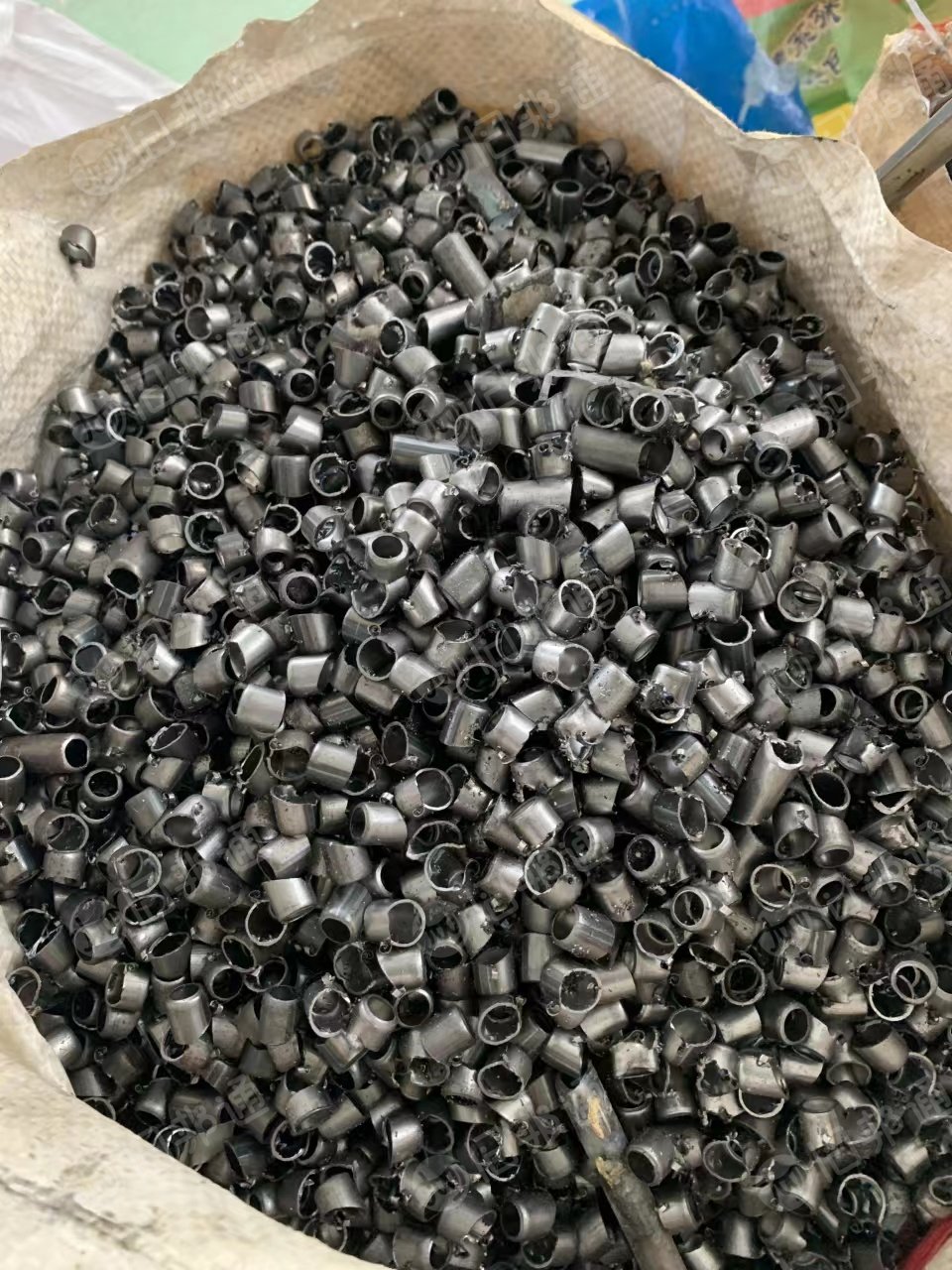 出售铁管头尾料,破碎料,加工下来的铁粉
