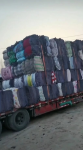 长期出售旧衣服再生棉，黑棉，需要的联系！