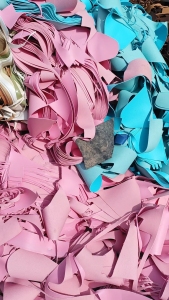 PVC皮革边角料，PVC箱包革废料，月供800吨，长期供应