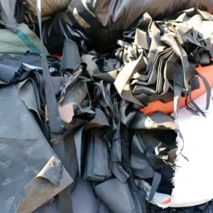 汽车内饰边角料废料，大量出售！