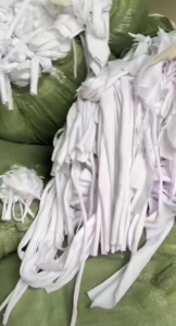 各类布碎，化纤，全棉，棉纶，牛奶丝等，颜色多种，大量出售