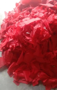 服装厂布碎，棉布，化纤布等，适合做拖把，颗粒，长期出售