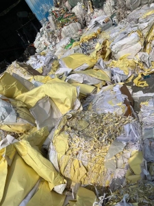 黄白淋膜纸大块料，边角料常年大量回收