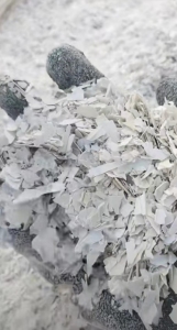 纯白PVC扣板破碎料，干净，现货出售