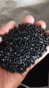 黑色涤纶颗粒，大量出售