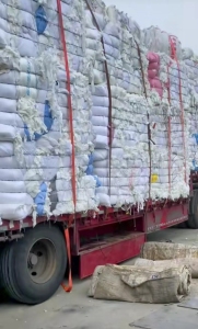 无纺布原料，各种羊毛衫边角料，白色开花料，花色开花料，次白开花料等，大量出售