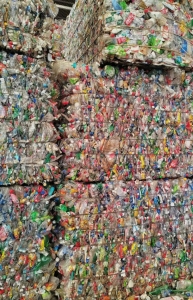 三色瓶砖，矿泉水瓶压包料，长期大量供应