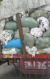 化纤纺纱料，含棉针织布料，大量出售