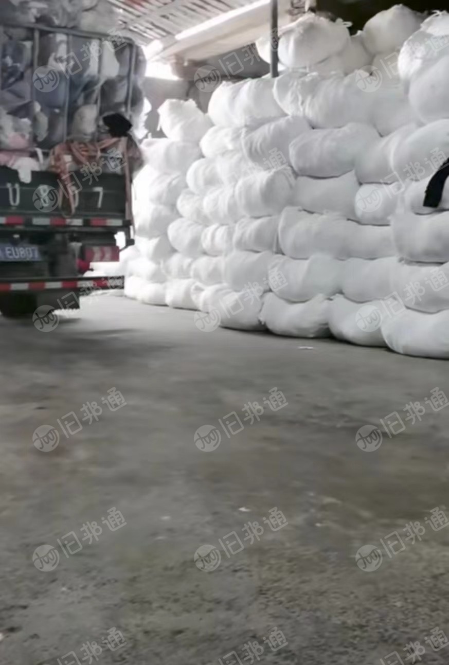 针织化纤布,涤纶废布,白色针织化纤开花料,大量出售