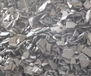 纯PP褪漆保险杠破碎料长期出售