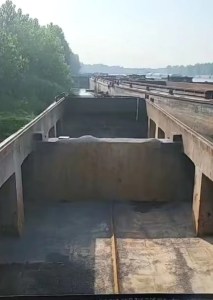 废船拆解下来的废钢铁长期有