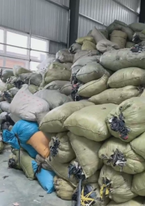 涤棉牛仔碎布，可褪色，长期有货，大量出售