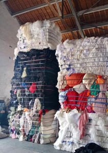 涤纶造粒布，涤纶废布，涤纶布头，大量出售