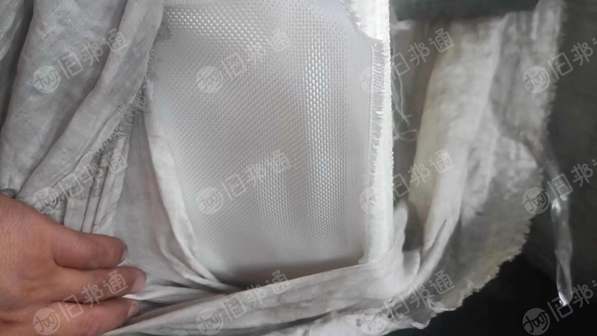 涤纶工业布,涤纶卷布,200到300克,幅宽3米,可做汽车边布,铺船底,大量出售