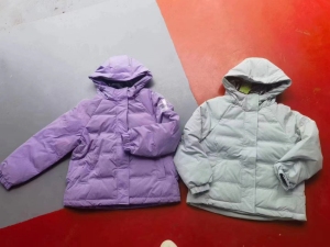库存羽绒服4000件低价出售