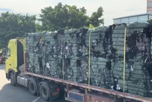 牛仔碎布，涤棉牛仔碎布，牛仔下脚料，大量出售