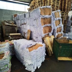 高白纸边料，静电纸边料，现货10吨