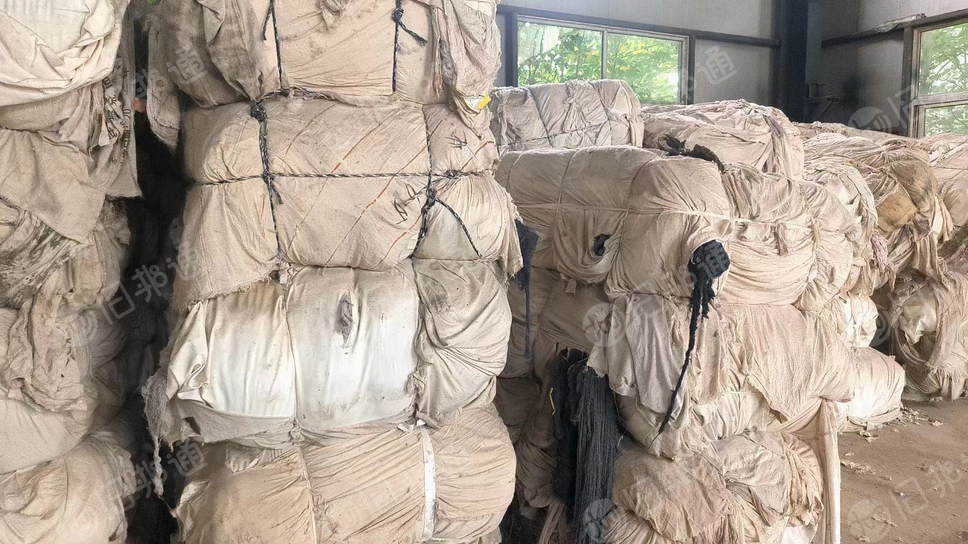 出售涤纶回丝,黑色、灰色,现货30吨