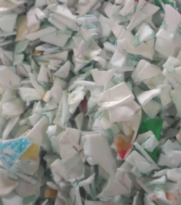 PP涂料桶破碎料，纯桶料，花桶破碎料大量出售