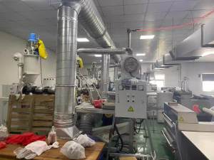 处置~杭州麦享科技有限公司2条熔喷布生产线设备