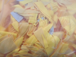 长期大量出售漂白针织纯棉布，漂白针织涤棉布碎，针织布下脚料，各种颜色