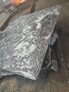 大量回收各种合金废料，碳化硅废料，刚玉废料