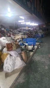 回收旧衣服、鞋、包、酒店布草，窗帘、纺织品等