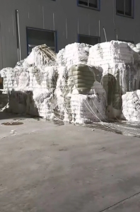 出售涤纶水丝，水丝开花料，水分30以上，现货百来吨