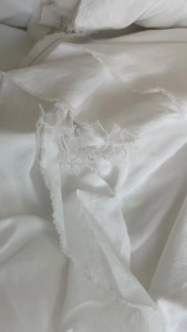 出售白色开花料，涤纶、涤棉、纯棉等都有，通货出