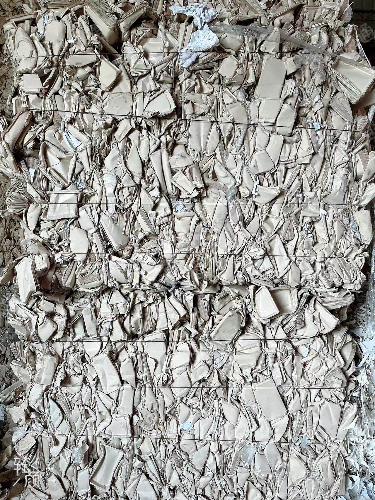 本色餐盒纸压块,现货100吨