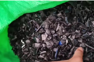 蓝线管破碎料，给水管破碎料，黄线管破碎料天然气管破碎料，大量出售