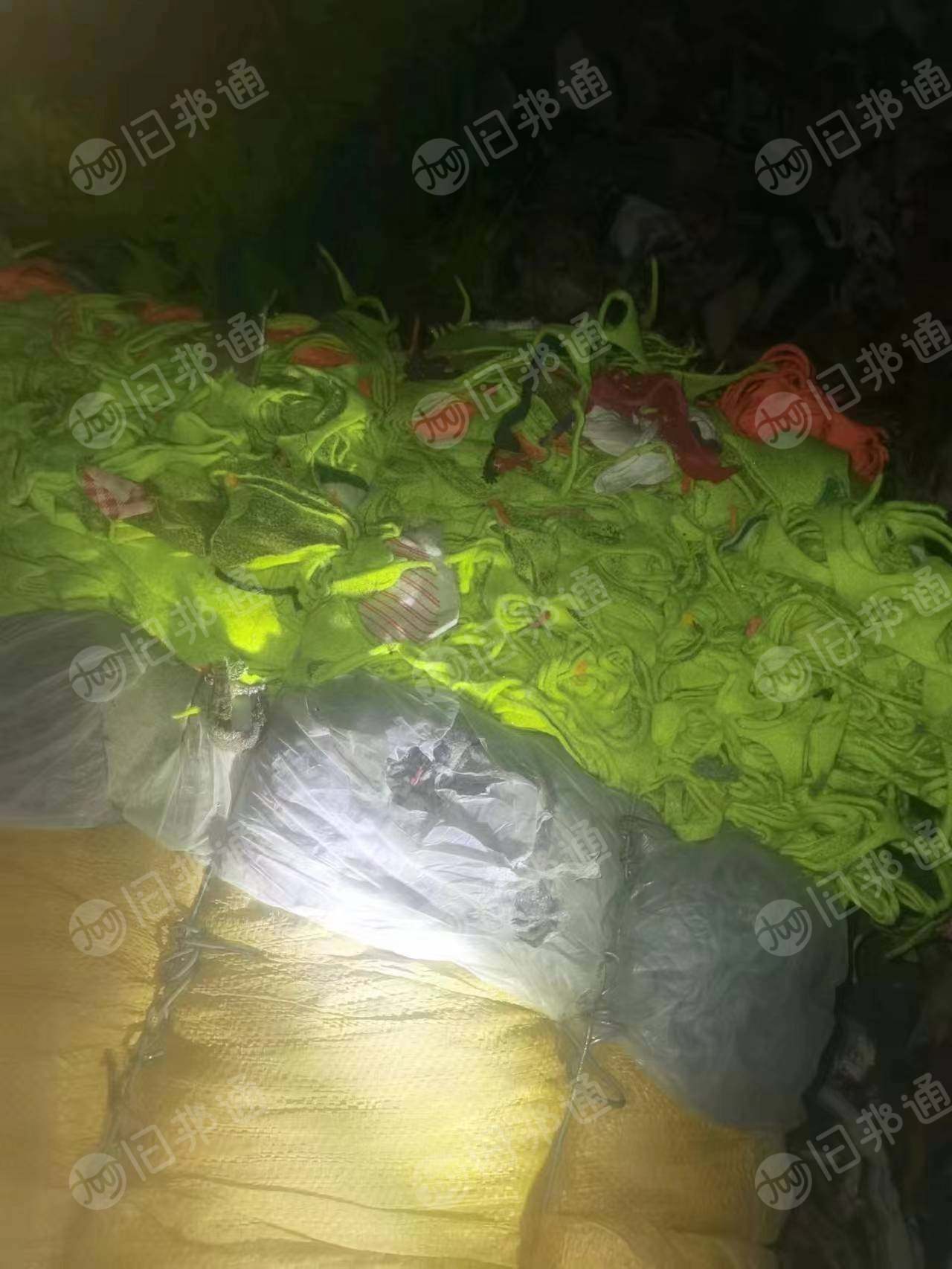 涤纶无纺布边料，轻微胶，大量出售